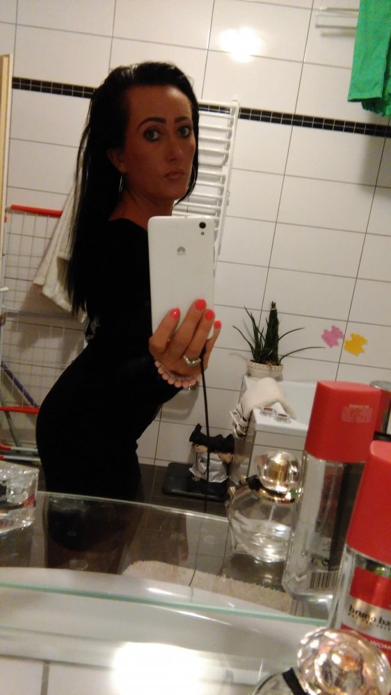 AnyaAnya L