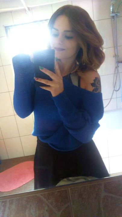 my first mirror selfie on facebook :D whattup what