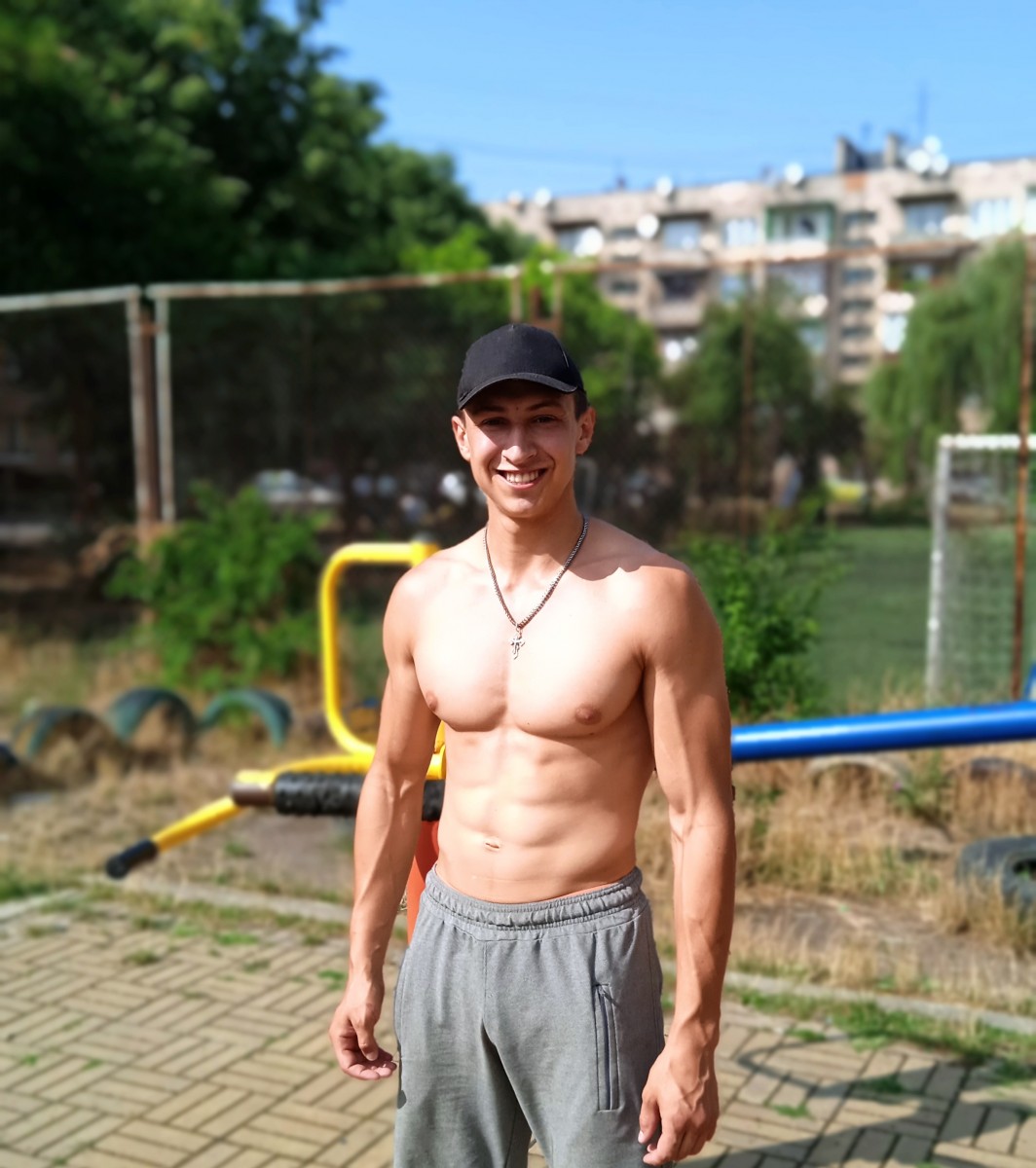 Dmitro 