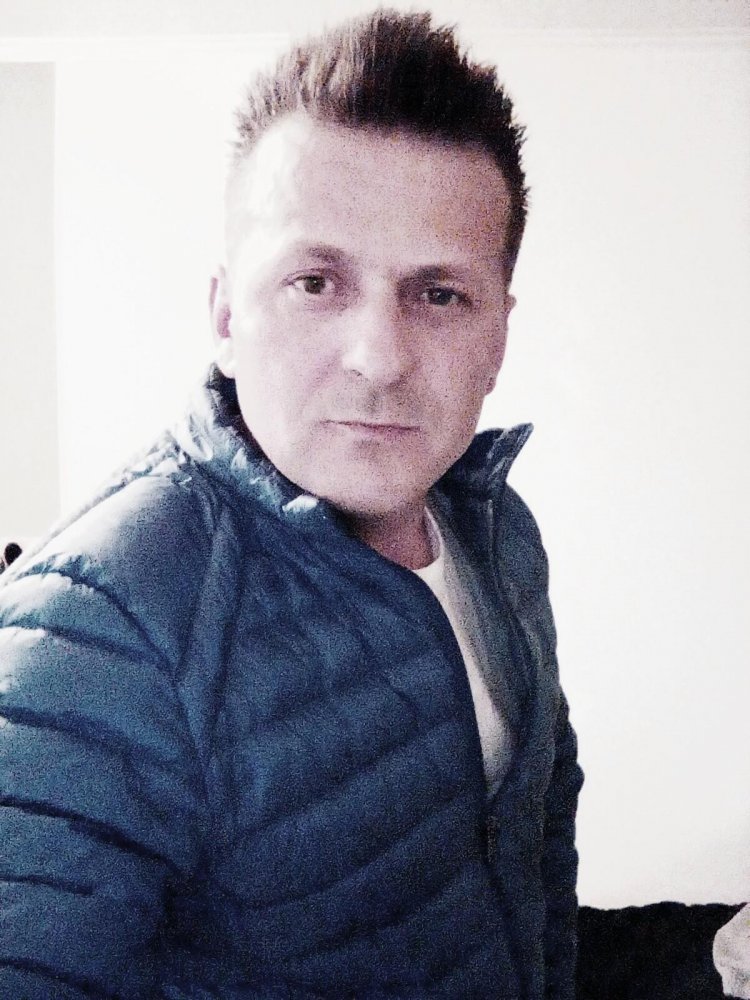 DAREK KNAPIK