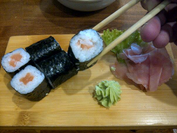 Ohh! Sushi ;) omn omn omn :)