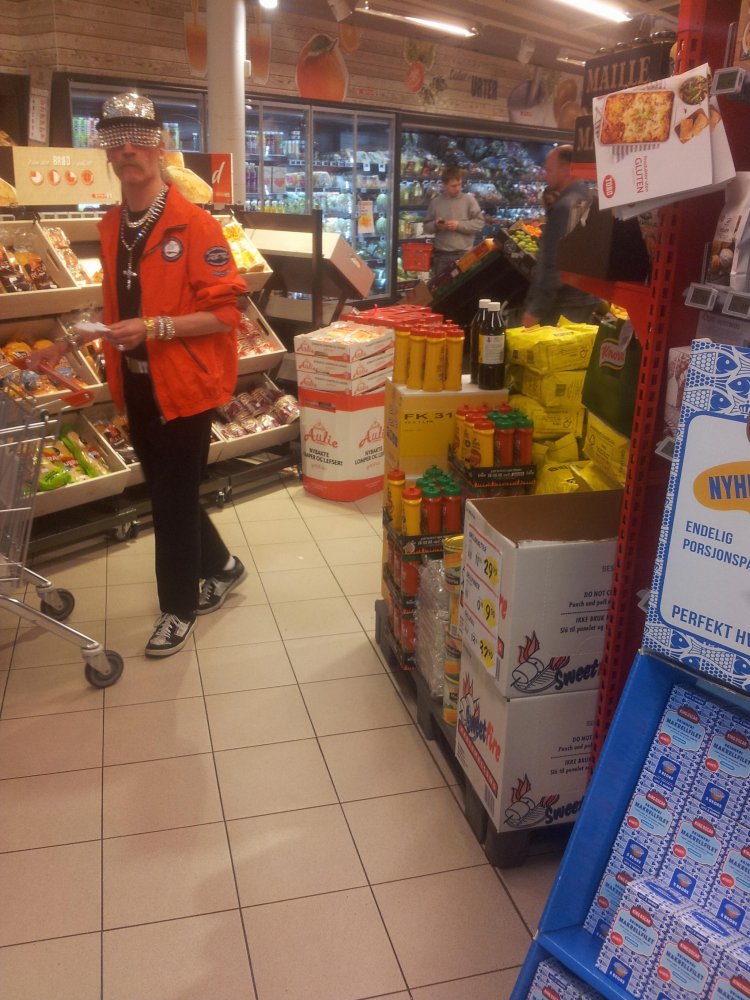 Dominik .....