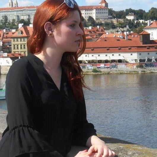 Kobieta z bokobrodami